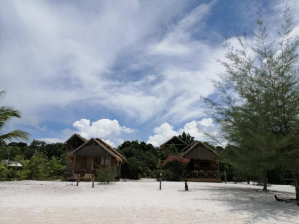 Green Blue Beach Hostel Koh Rong Sanloem Bagian luar foto
