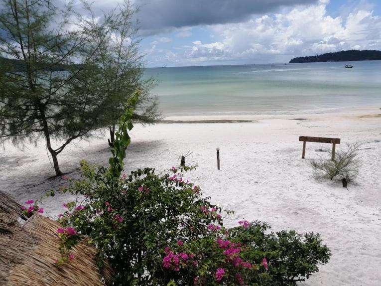 Green Blue Beach Hostel Koh Rong Sanloem Bagian luar foto