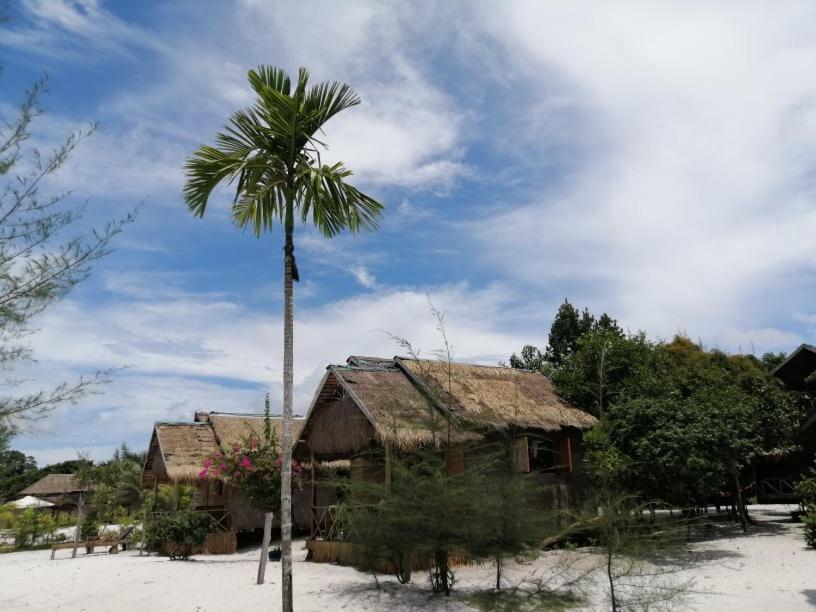 Green Blue Beach Hostel Koh Rong Sanloem Bagian luar foto