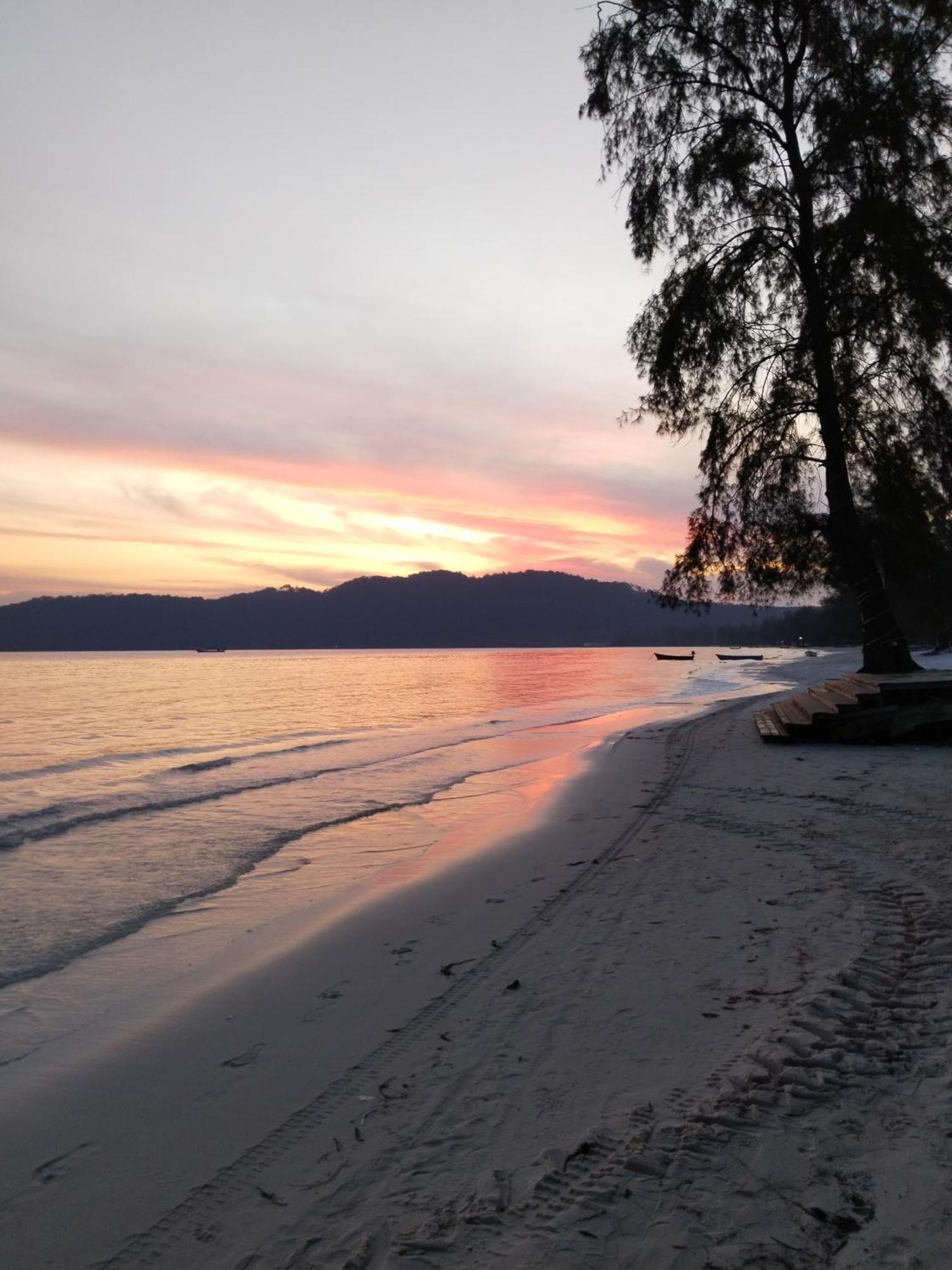 Green Blue Beach Hostel Koh Rong Sanloem Bagian luar foto