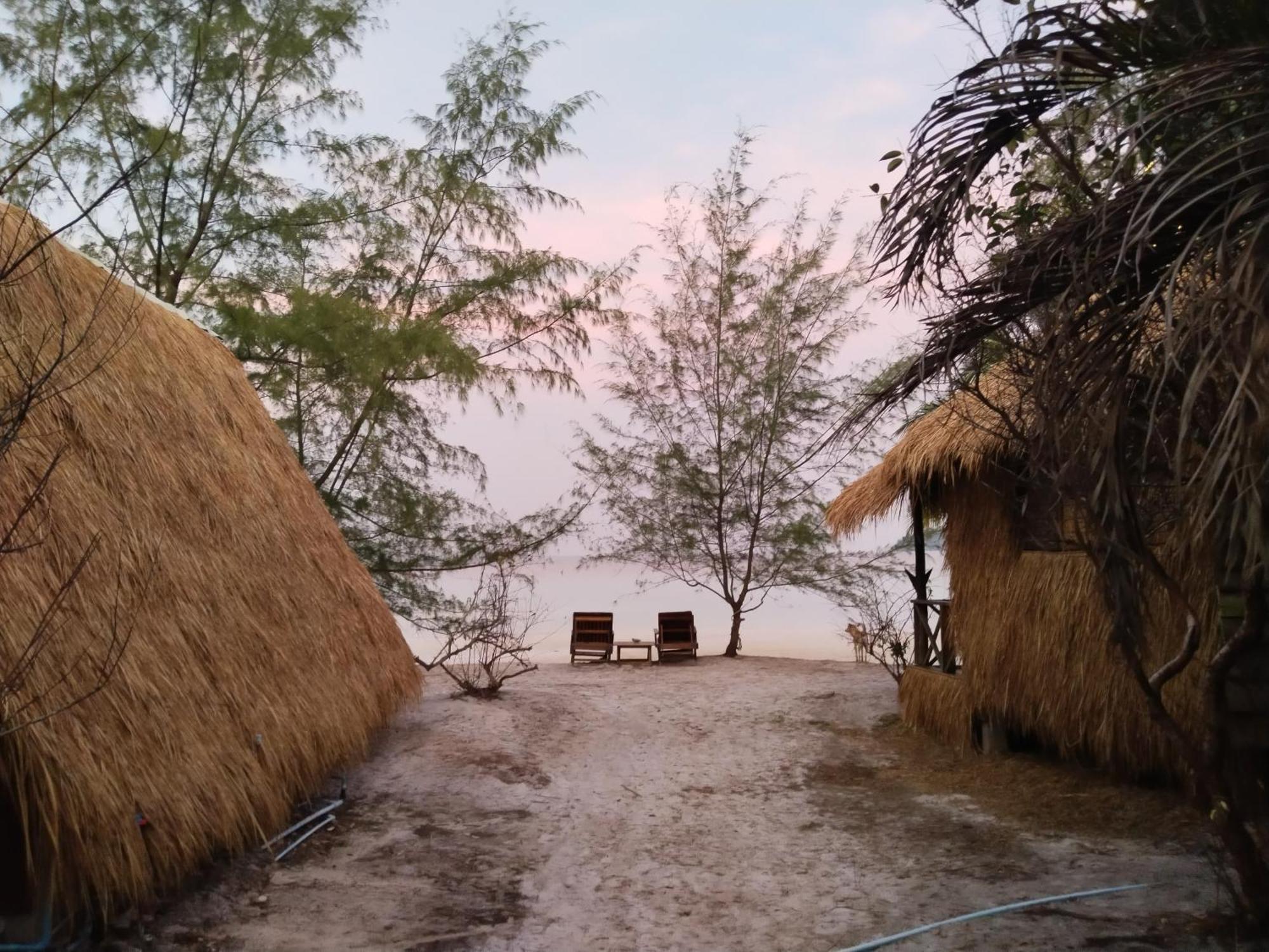 Green Blue Beach Hostel Koh Rong Sanloem Bagian luar foto