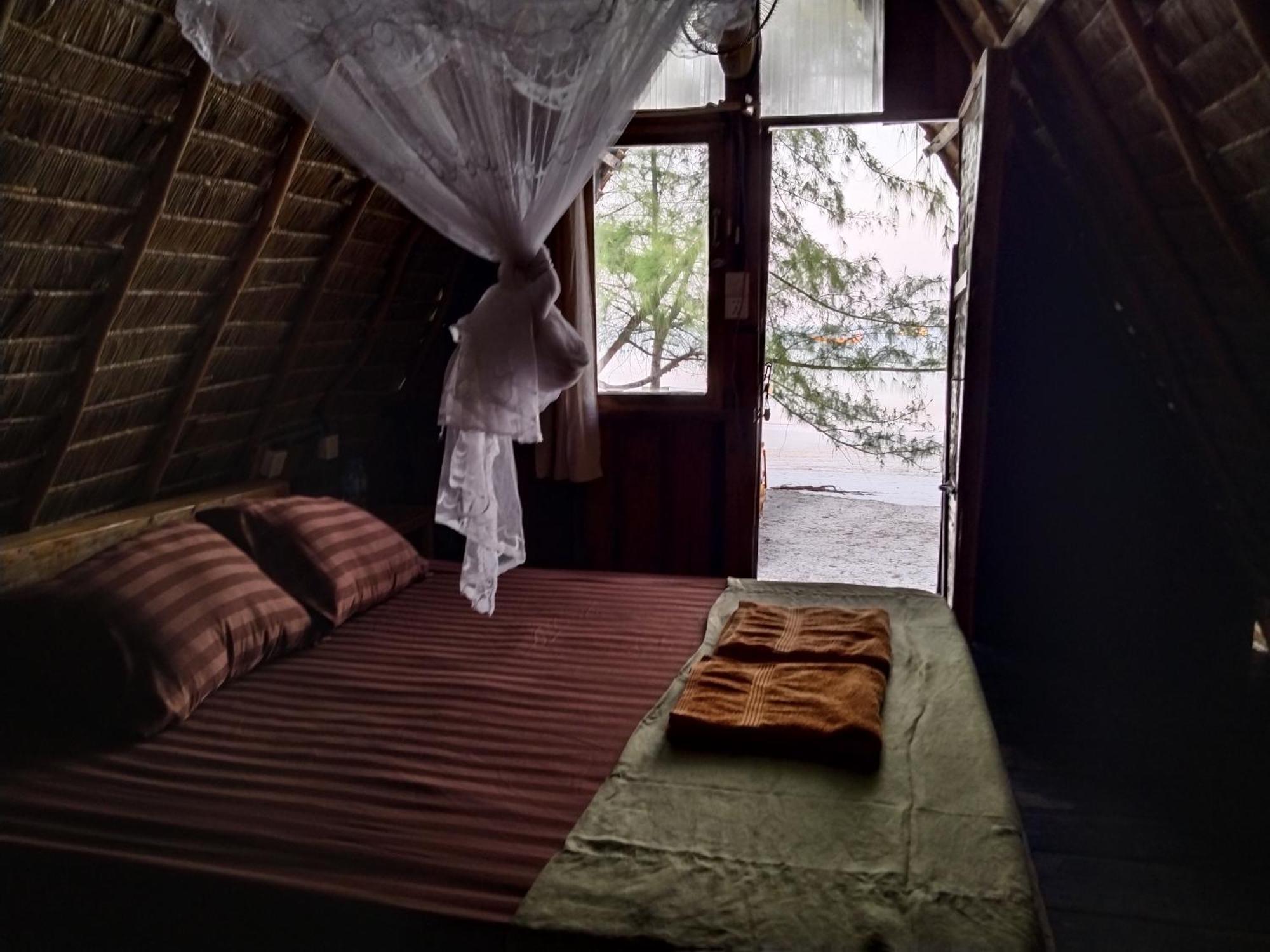 Green Blue Beach Hostel Koh Rong Sanloem Bagian luar foto