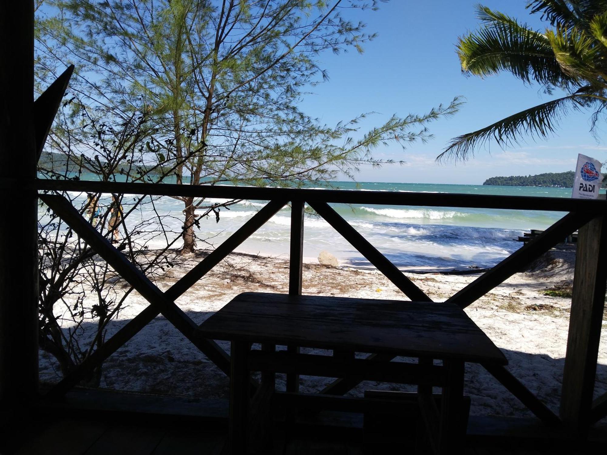 Green Blue Beach Hostel Koh Rong Sanloem Bagian luar foto