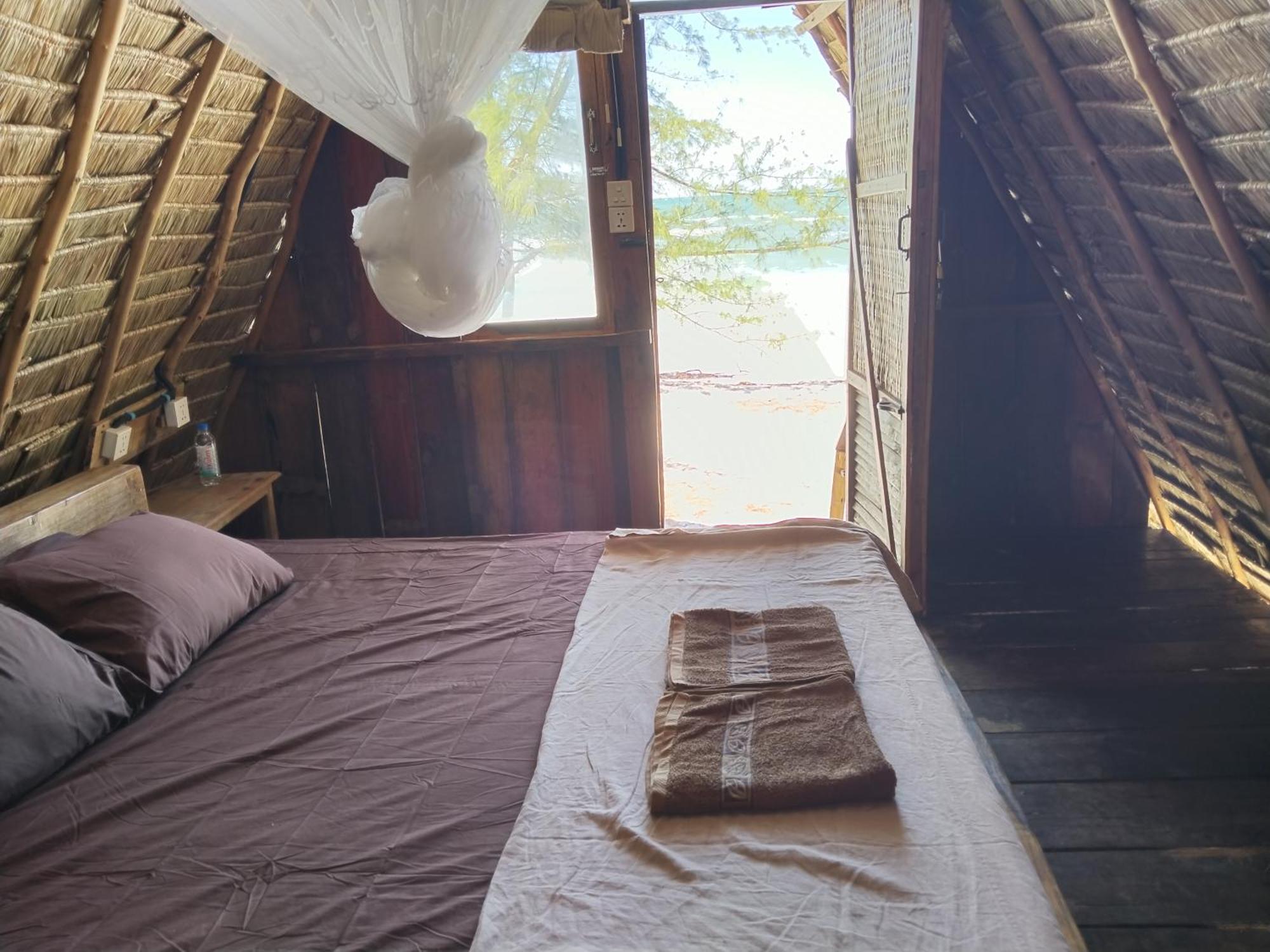 Green Blue Beach Hostel Koh Rong Sanloem Bagian luar foto