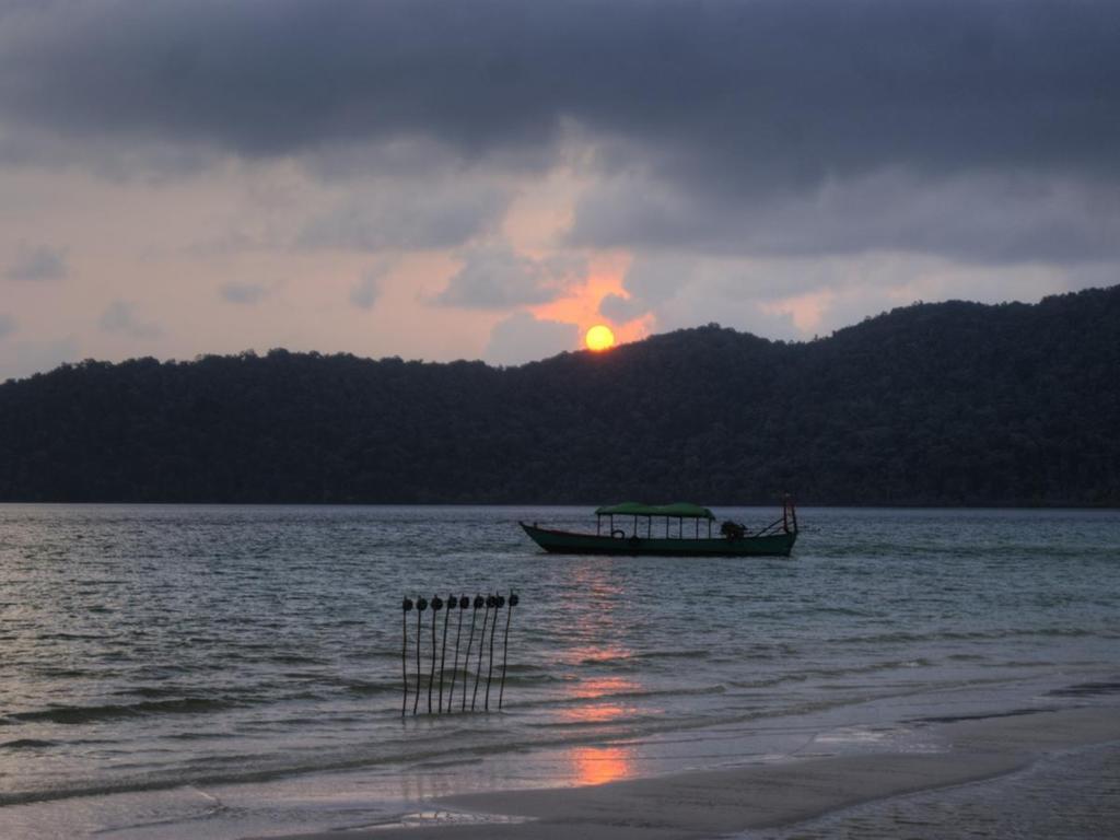 Green Blue Beach Hostel Koh Rong Sanloem Bagian luar foto