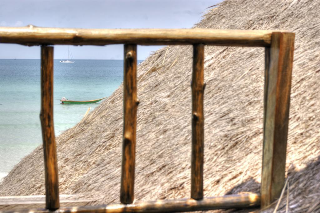 Green Blue Beach Hostel Koh Rong Sanloem Bagian luar foto